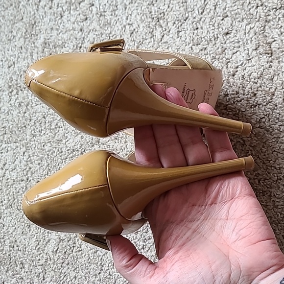 L.K.Bennett 'Sliver' Taupe Patent Sandals ASO Kate Middleton - Picture 10 of 15